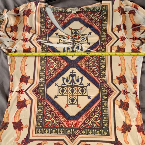 One World Blouse. GUC - Picture 9 of 10